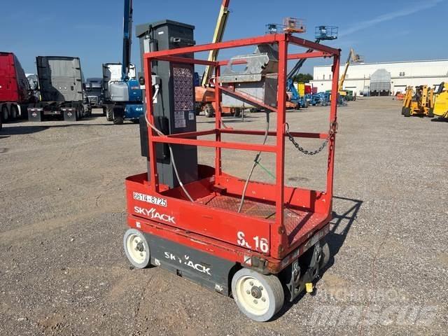 SkyJack SJ16 Vertikalna dvigala