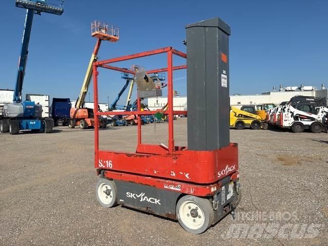 SkyJack SJ16 Vertikalna dvigala
