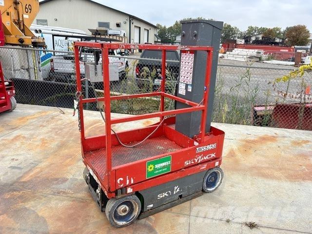 SkyJack SJ16 Vertikalna dvigala