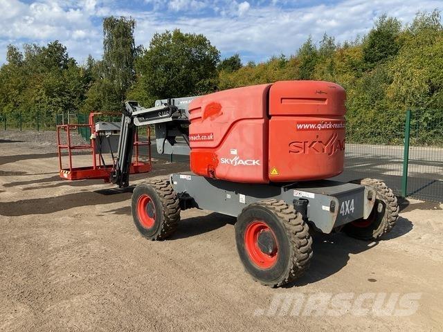 SkyJack SJ46AJ Zglobne dvižne ploščadi