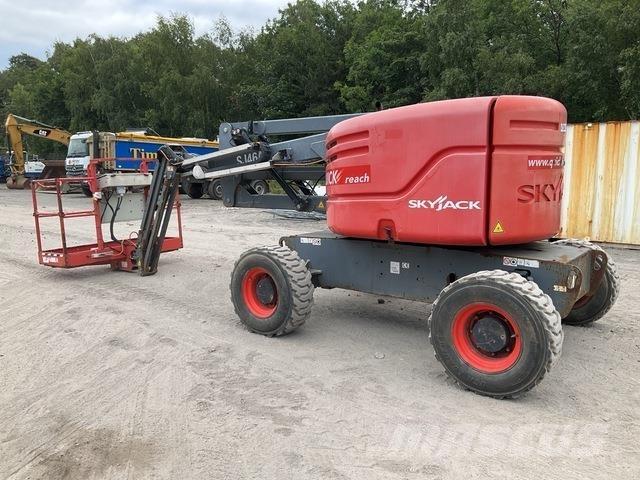 SkyJack SJ46AJ Zglobne dvižne ploščadi
