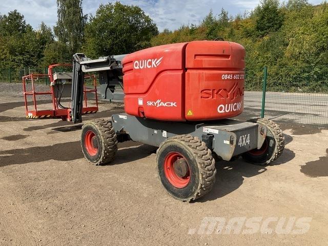SkyJack SJ46AJ Zglobne dvižne ploščadi