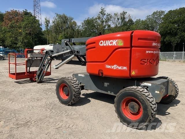 SkyJack SJ46AJ Zglobne dvižne ploščadi