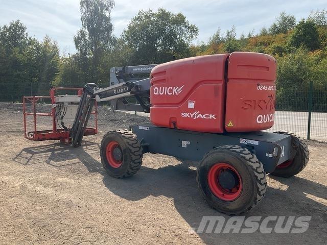 SkyJack SJ46AJ Zglobne dvižne ploščadi