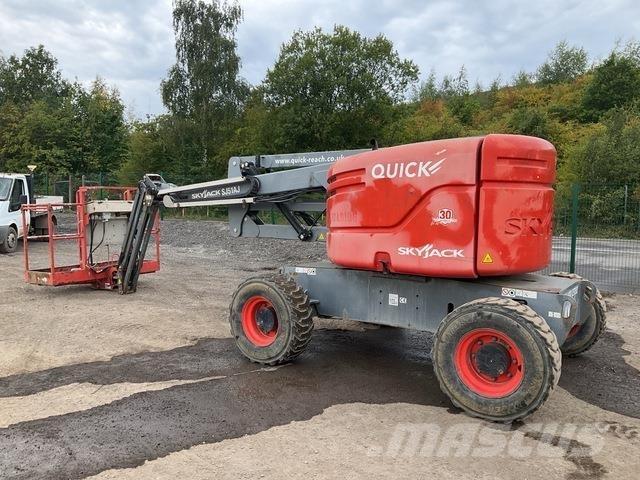 SkyJack SJ51AJ Zglobne dvižne ploščadi
