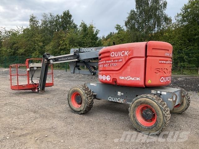 SkyJack SJ51AJ Zglobne dvižne ploščadi
