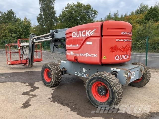 SkyJack SJ51AJ Zglobne dvižne ploščadi