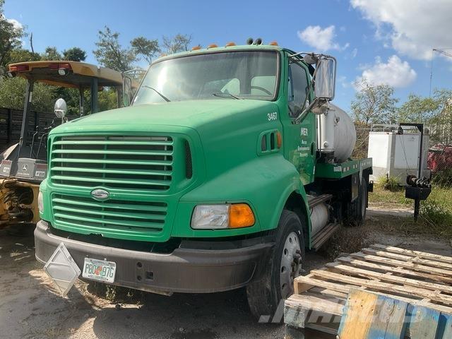 Sterling A9513 Vakuumski tovornjaki