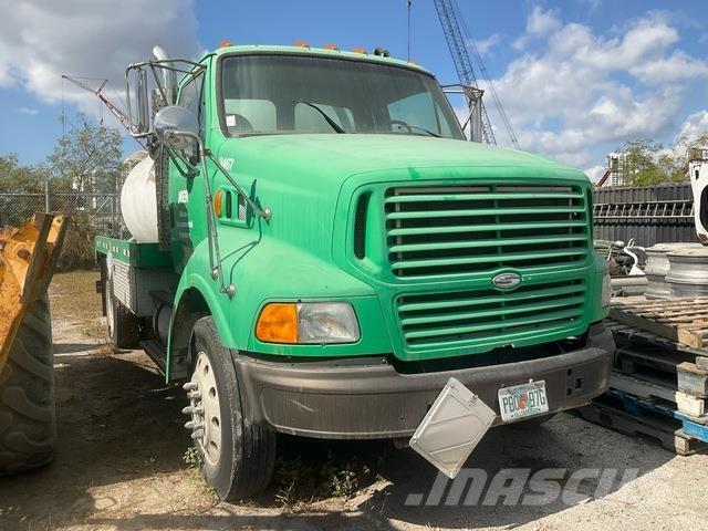 Sterling A9513 Vakuumski tovornjaki