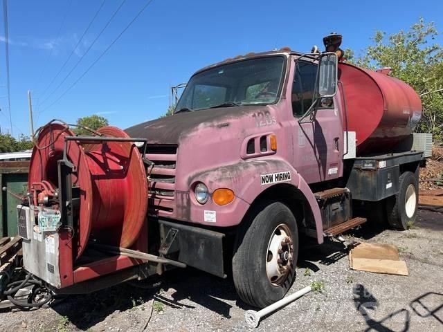 Sterling L7500 Vakuumski tovornjaki
