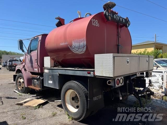 Sterling L7500 Vakuumski tovornjaki