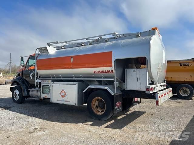 Sterling L7500 Tovornjaki cisterne