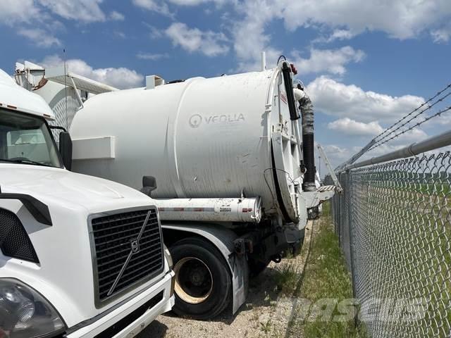 Sterling L9500 Vakuumski tovornjaki