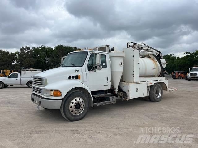 Sterling M7500 Vakuumski tovornjaki