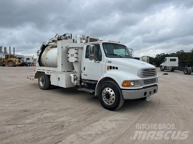 Sterling M7500 Vakuumski tovornjaki