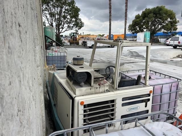 Tennant 800 Stroji za notranje pometanje