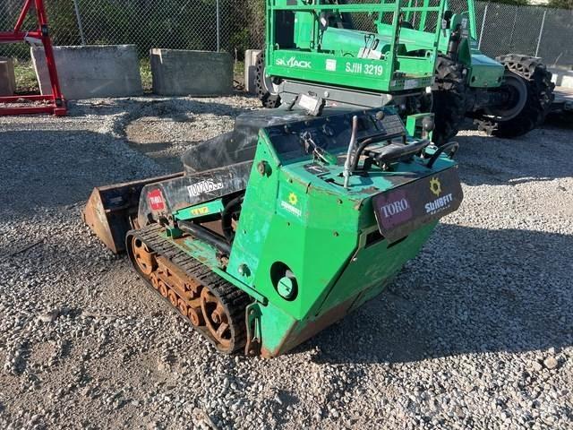 Toro 22323G Skid steer mini nakladalci