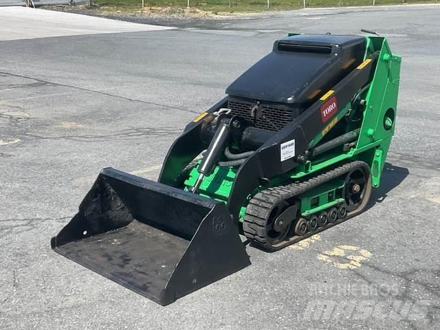 Toro 22323G Skid steer mini nakladalci