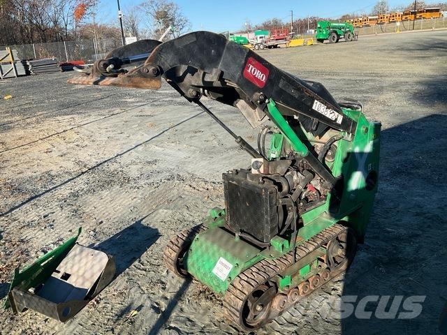 Toro 22323G Skid steer mini nakladalci