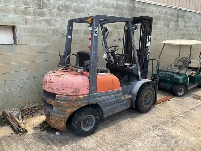 Toyota 6FGU30 Gradbeništvo - drugo