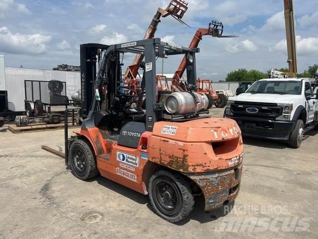 Toyota 7FGU35 Gradbeništvo - drugo