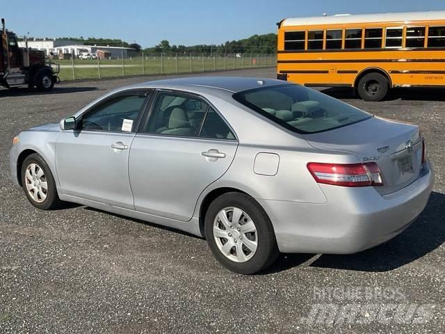 Toyota Camry Avtomobili