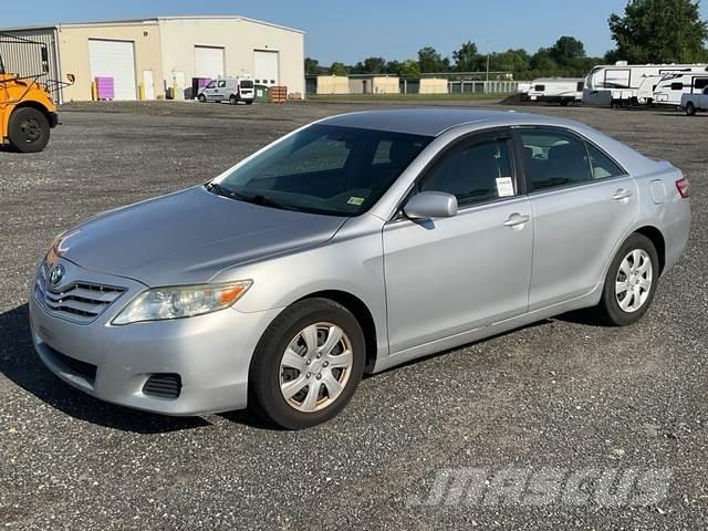 Toyota Camry Avtomobili