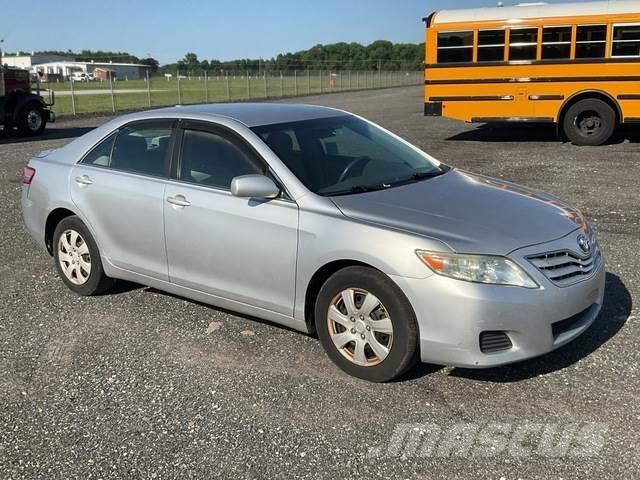 Toyota Camry Avtomobili