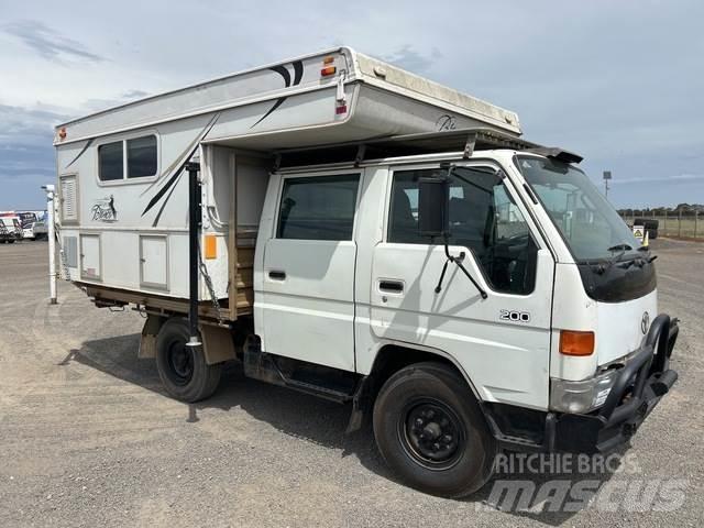 Toyota DYNA Tovornjaki s kesonom/platojem