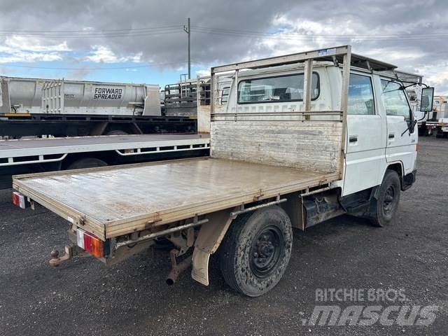 Toyota DYNA Tovornjaki s kesonom/platojem