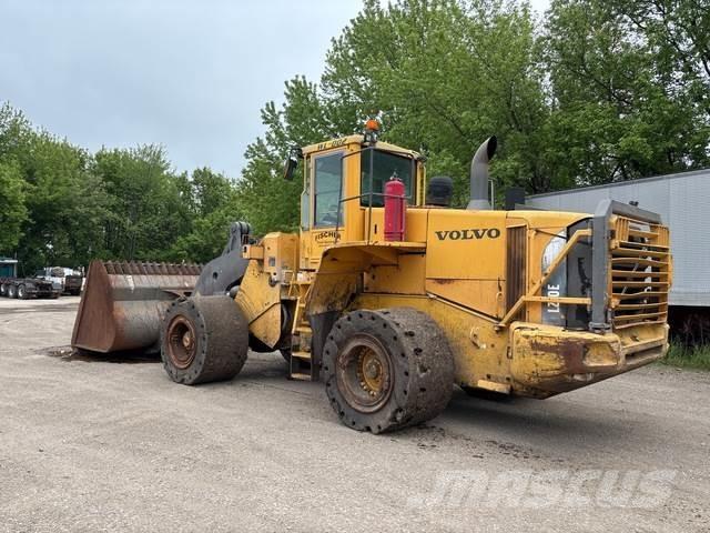 Volvo L220E Kolesni nakladalci