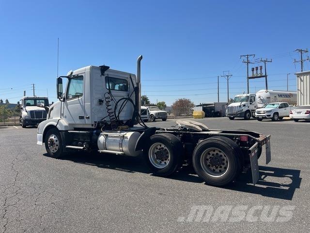 Volvo VNL Vlačilci