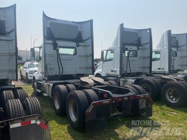 Volvo VNL 300 Vlačilci