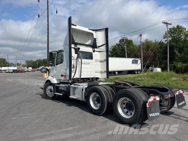 Volvo VNL 300 Vlačilci