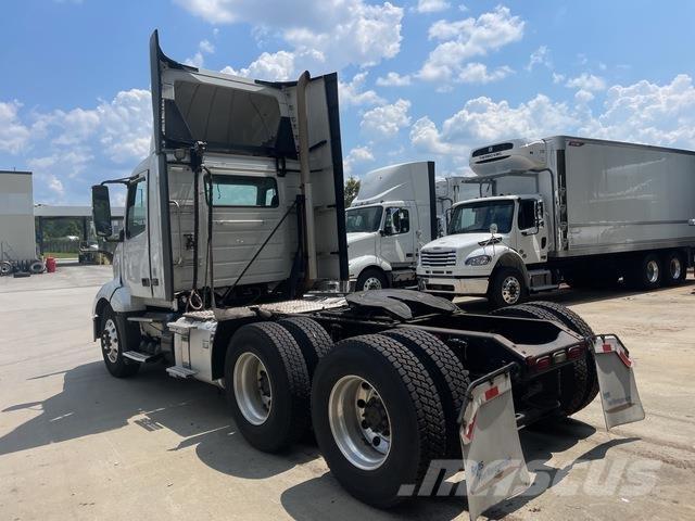 Volvo VNL300 Vlačilci