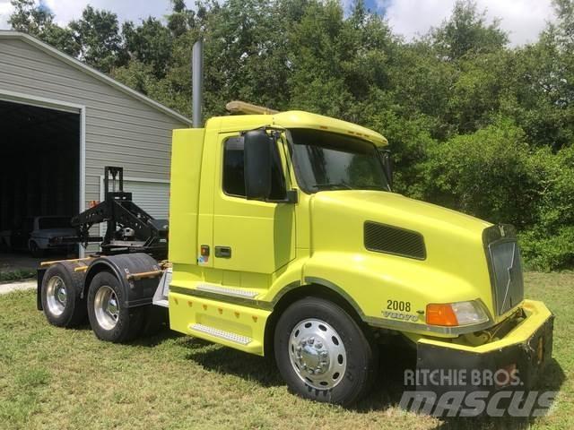 Volvo VNL64T Vlačilci
