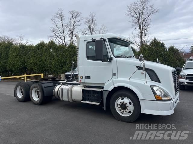 Volvo VNL64T Vlačilci
