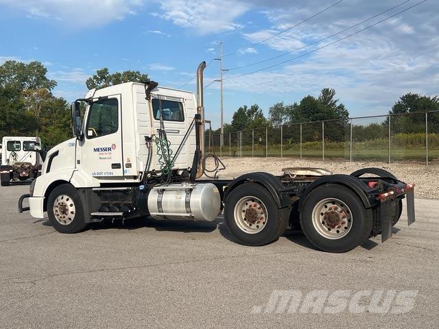 Volvo VNL64T Vlačilci