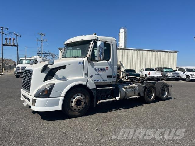 Volvo VNL64T Vlačilci