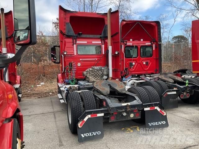 Volvo VNM42T Vlačilci