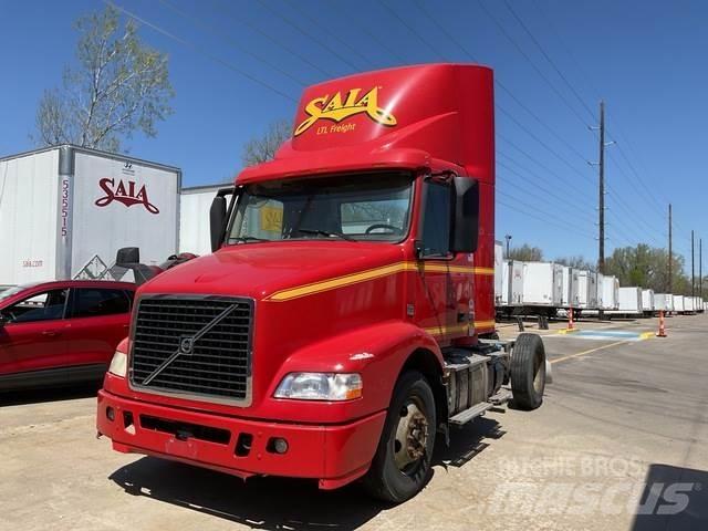 Volvo VNM42T Vlačilci