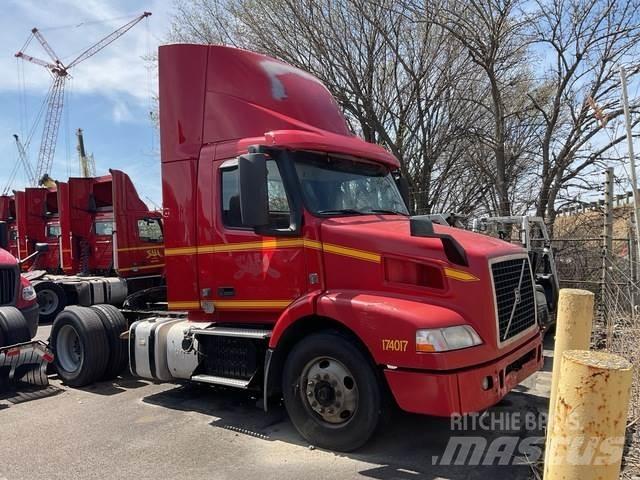 Volvo VNM42T Vlačilci