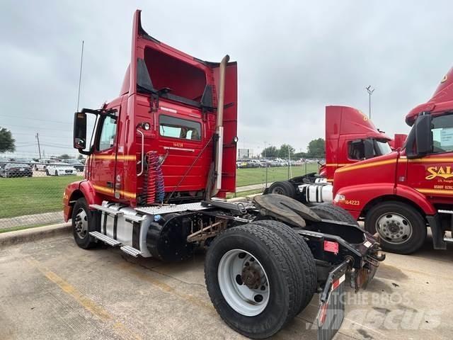 Volvo VNM42T Vlačilci