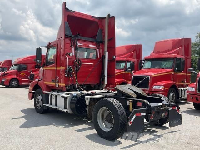 Volvo VNM42T Vlačilci