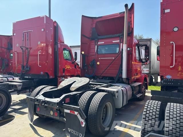 Volvo VNM42T Vlačilci