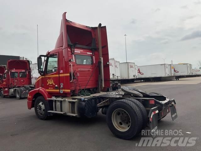 Volvo VNM42T Vlačilci