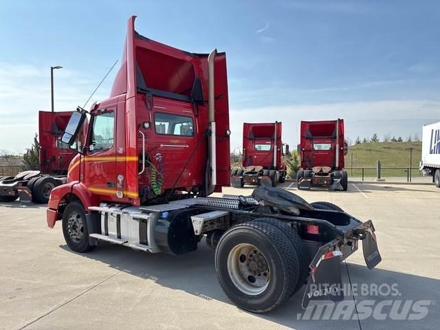 Volvo VNM42T Vlačilci