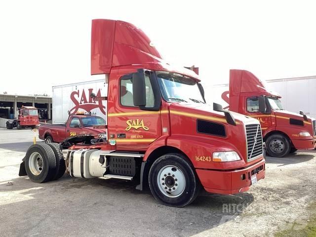 Volvo VNM42T Vlačilci
