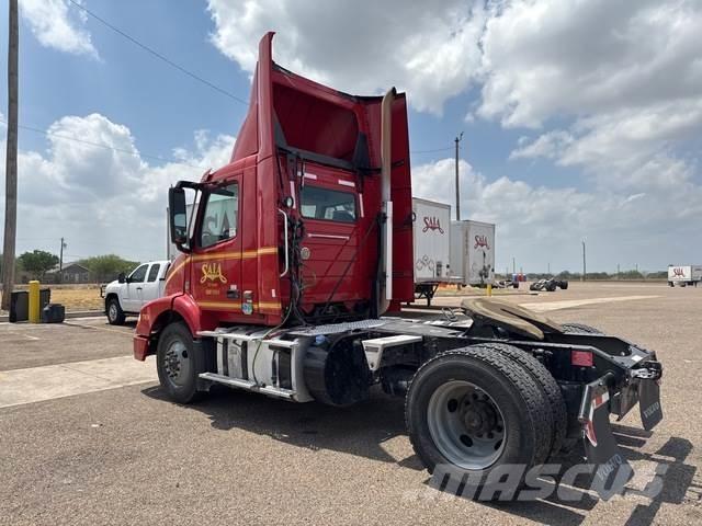 Volvo VNM42T Vlačilci