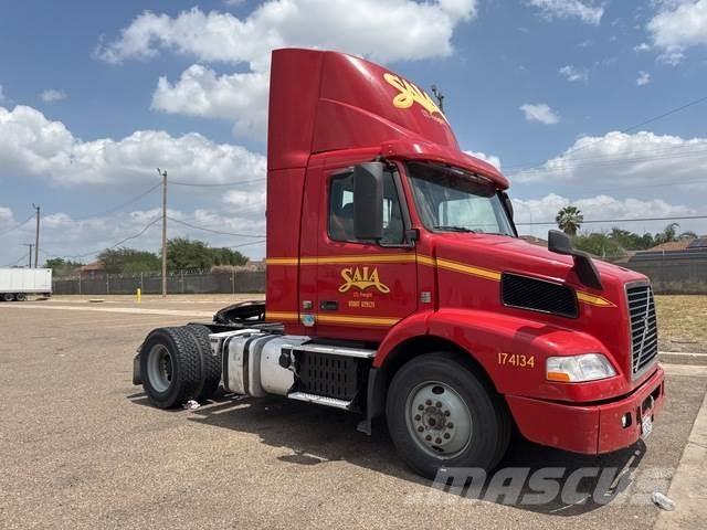 Volvo VNM42T Vlačilci